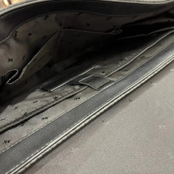 37U9LHRM2B HARRISON LAPTOP Messenger Crossbody - Picture 9 of 11